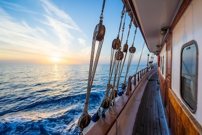 퇴근 후 부업, 2025년 새로운 수익 모델 탐색하기